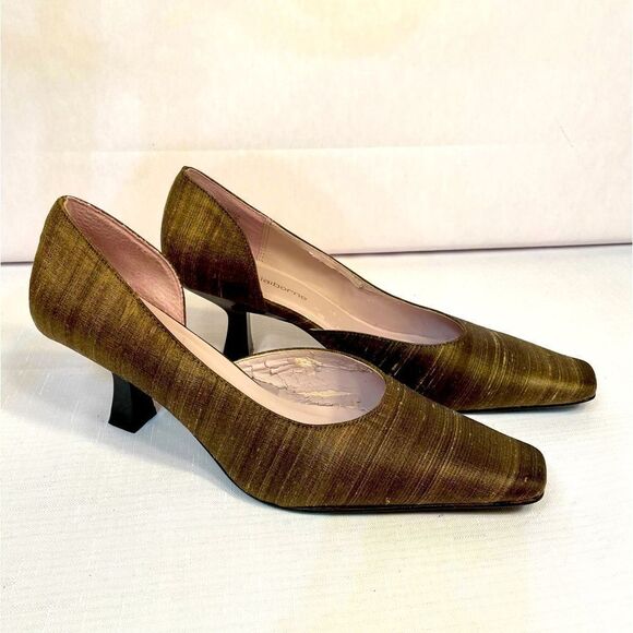VINTAGE OLIVE GREEN SATIN LIZ CLAIBORNE PUMPS WITH 2.5” HEEL SIZE 7.5 - Picture 1 of 9